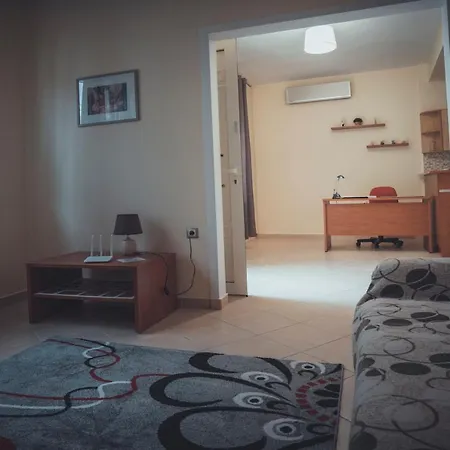 μονοκατοικία στο κέντρο του βόλου-sweet House In The City Center. Case de vacanță *